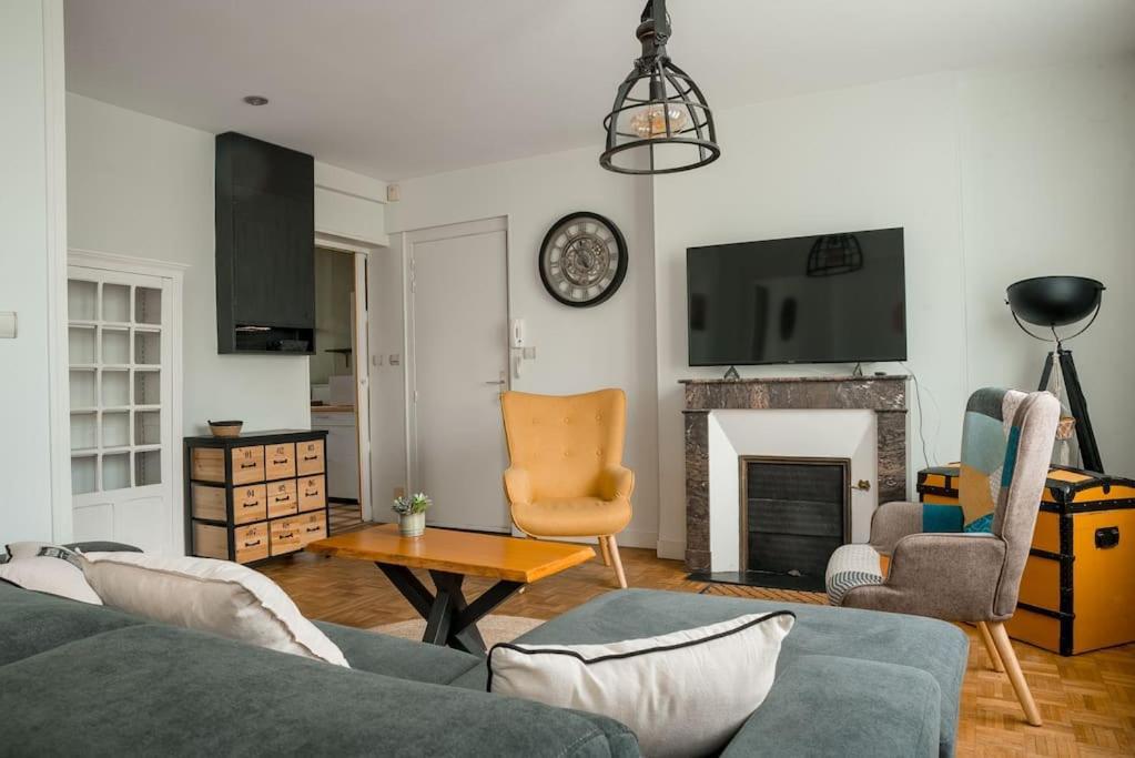 Le Terminus Apartment Angers Bagian luar foto