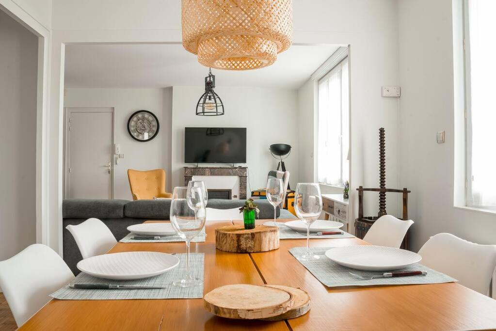 Le Terminus Apartment Angers Bagian luar foto